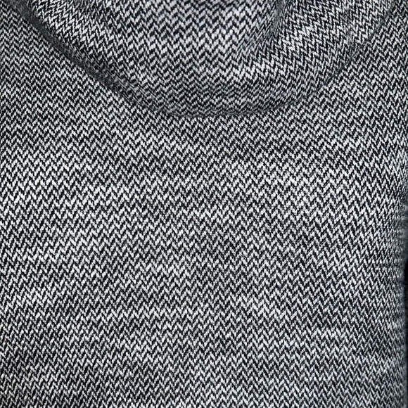 T by Talbots Cowl Neck Activewear Top Size Large - Picture 3 of 10